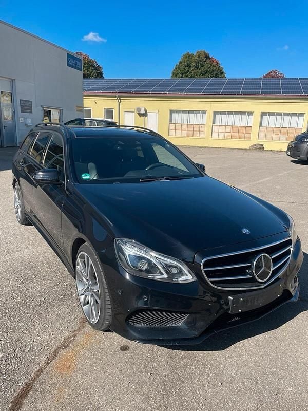Schwarz Gebraucht 2015 Mercedes E500 AMG Kombi | 19.900 € (Teuer) - Bild 1/4