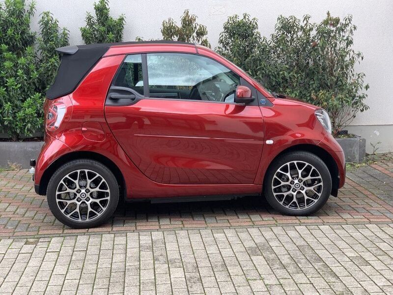 Rot Gebraucht 2021 Smart ForTwo Electric Drive Cabrio | 15.200 € (Etwas zu teuer) - Bild 1/4