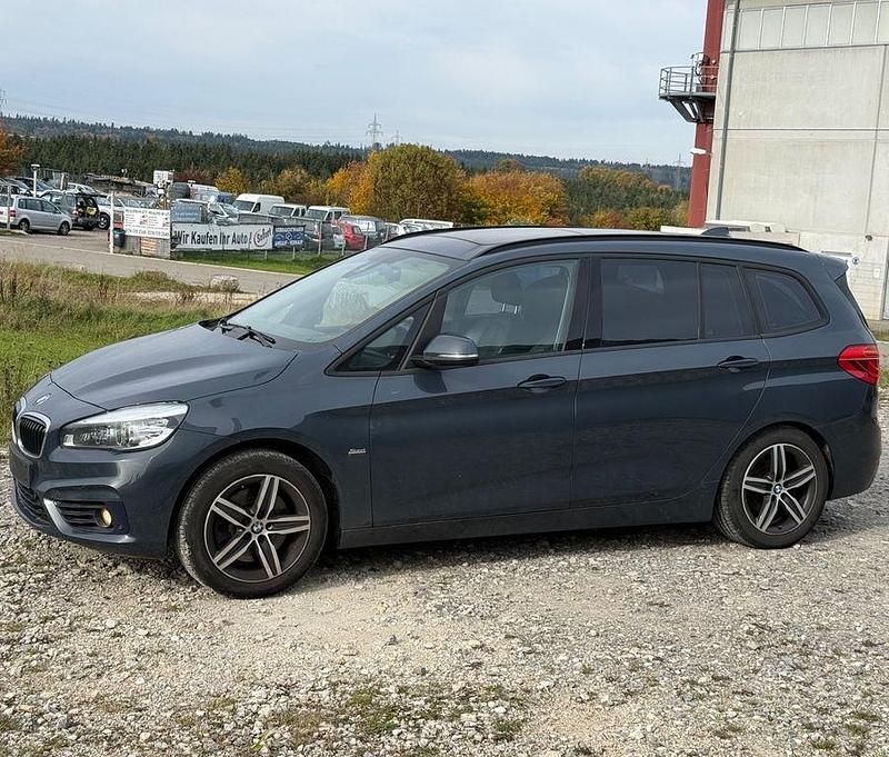 Grau Gebraucht 2015 BMW 220 Gran Tourer Sport Line Van / Kleinbus | 7.700 € (Superpreis) - Bild 1/4
