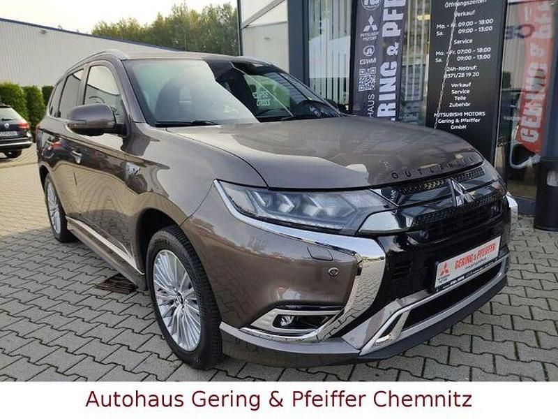 Braun Gebraucht 2020 Mitsubishi Outlander P-HEV Plus SUV | 22.450 € (Fairer Preis) - Bild 1/4