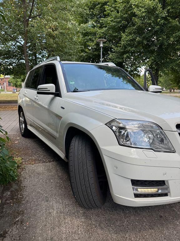 Weiß Gebraucht 2011 Mercedes GLK220 SUV | 9.150 € (Fairer Preis) - Bild 1/4