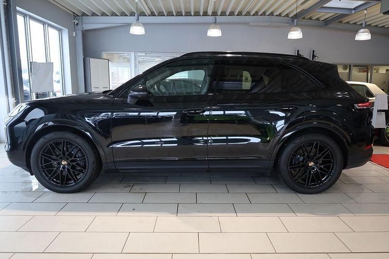Gebraucht Porsche Cayenne 470 PS (345 kW) 2024 Chromitschwarz SUV