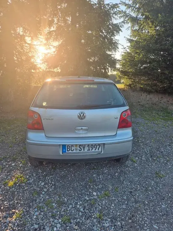 Gebraucht VW Polo Basis 64 PS (47 kW) 2004 Silber Kleinwagen