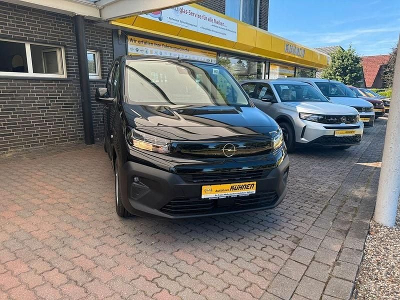 Lackierung schwarz perla nera/ Neu 2025 Opel Combo Van / Kleinbus | 26.600 € (Teuer) - Bild 1/4