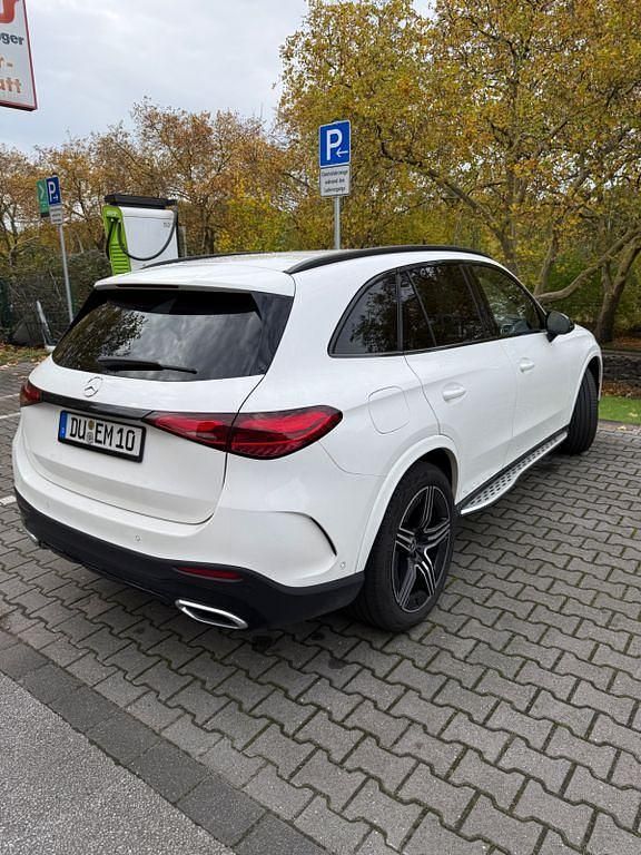 Weiß Gebraucht 2024 Mercedes GLC220 AMG line SUV | 54.800 € (Guter Preis) - Bild 1/4