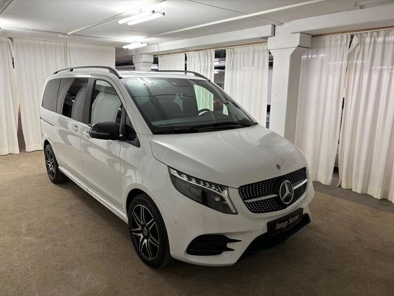 Weiss Gebraucht 2023 Mercedes V300 AMG Van / Kleinbus | 67.949 € (Fairer Preis) - Bild 1/4