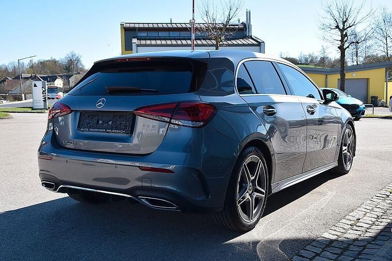 Gebraucht Mercedes A200 AMG line 150 PS (110 kW) 2021 Grau Limousine