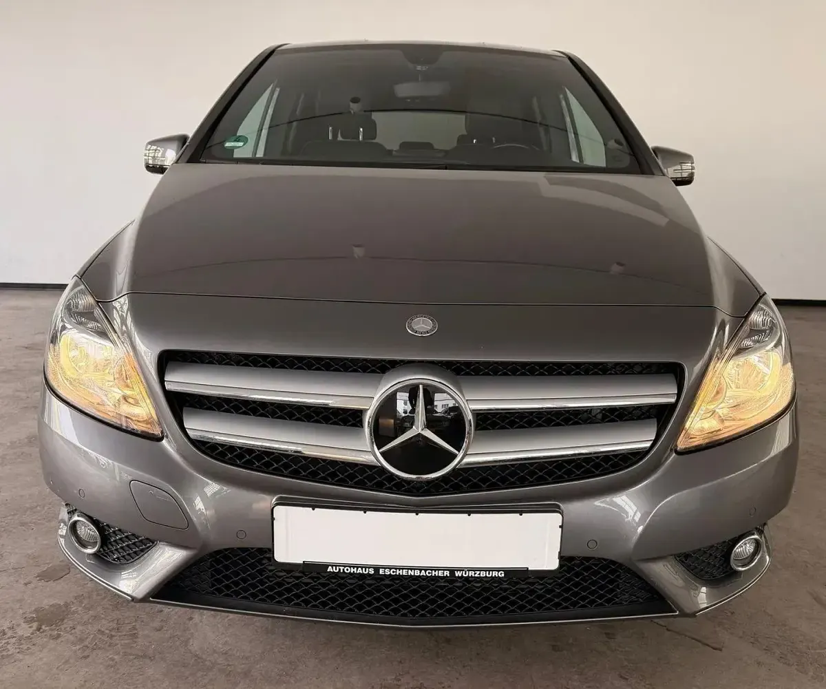 Gebraucht Mercedes B200 156 PS (114 kW) 2012 Mountaingrau Van / Kleinbus