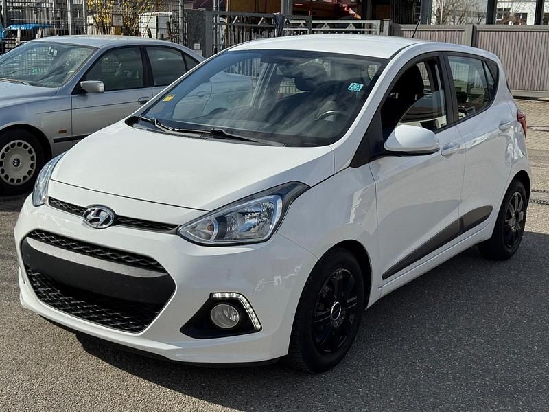 Gebraucht Hyundai i10 67 PS (49 kW) 2014 Weiß Kleinwagen