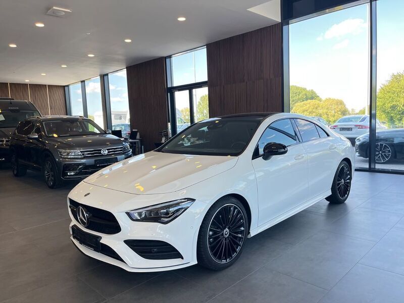 Weiß Gebraucht 2022 Mercedes CLA180 AMG line Limousine | 31.999 € (Etwas zu teuer) - Bild 1/4
