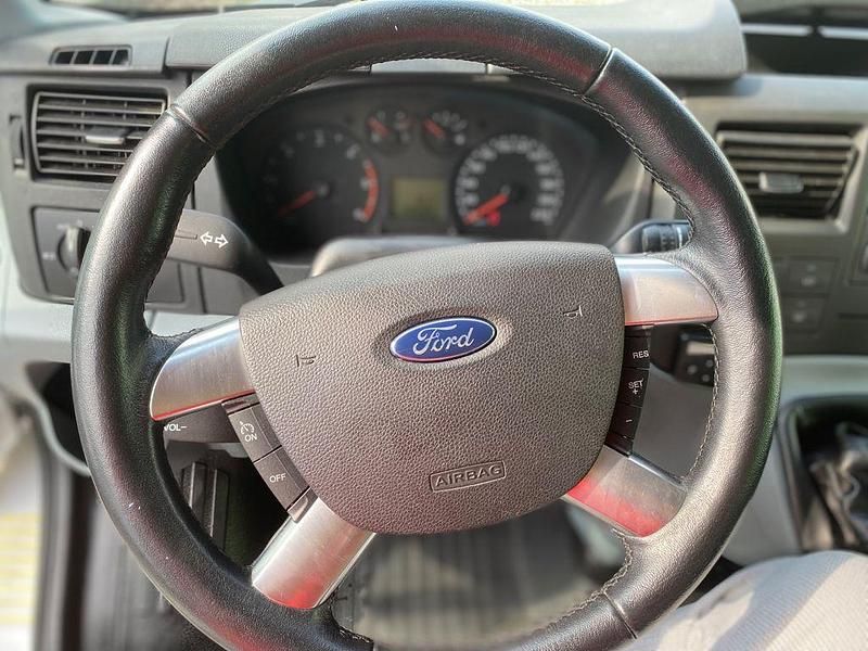 Usado Ford Transit Trend 116 CV (85 kW) 2012 Plateado Familiar
