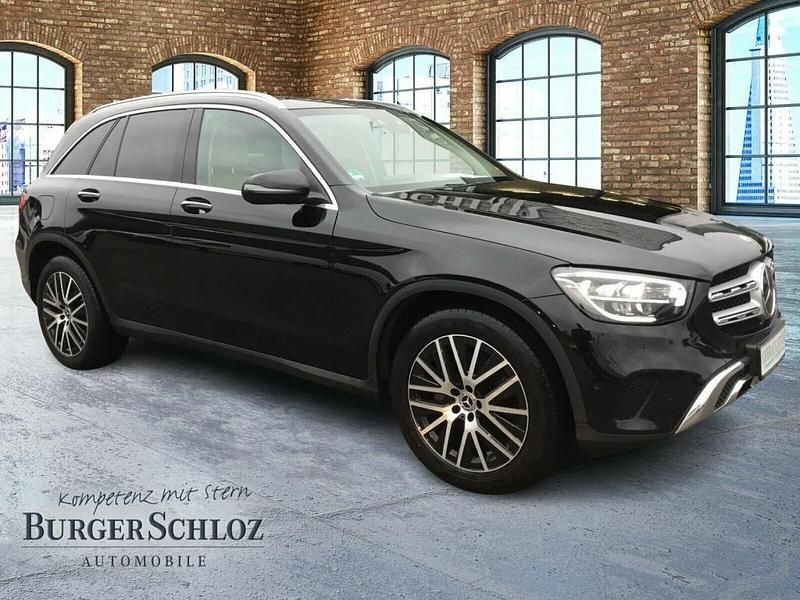 Gebraucht Mercedes GLC300 245 PS (180 kW) 2022 Unilack schwarz SUV