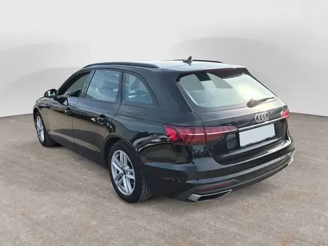 Gebraucht Audi A4 Ambiente 163 PS (119 kW) 2023 Brillantschwarz Kombi