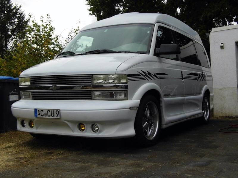 Weiß Gebraucht 2002 Chevrolet Astro Van / Kleinbus | 11.900 € - Bild 1/4