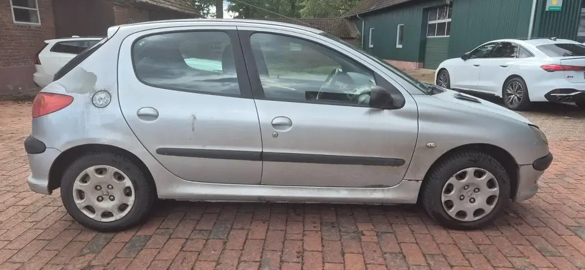Gebraucht Peugeot 206 60 PS (44 kW) 2005 Silber Limousine