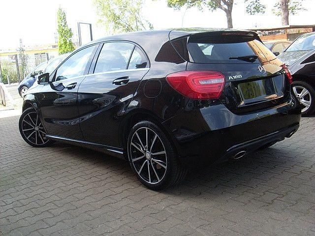 Gebraucht Mercedes A180 Style 122 PS (89 kW) 2015 Schwarz Limousine