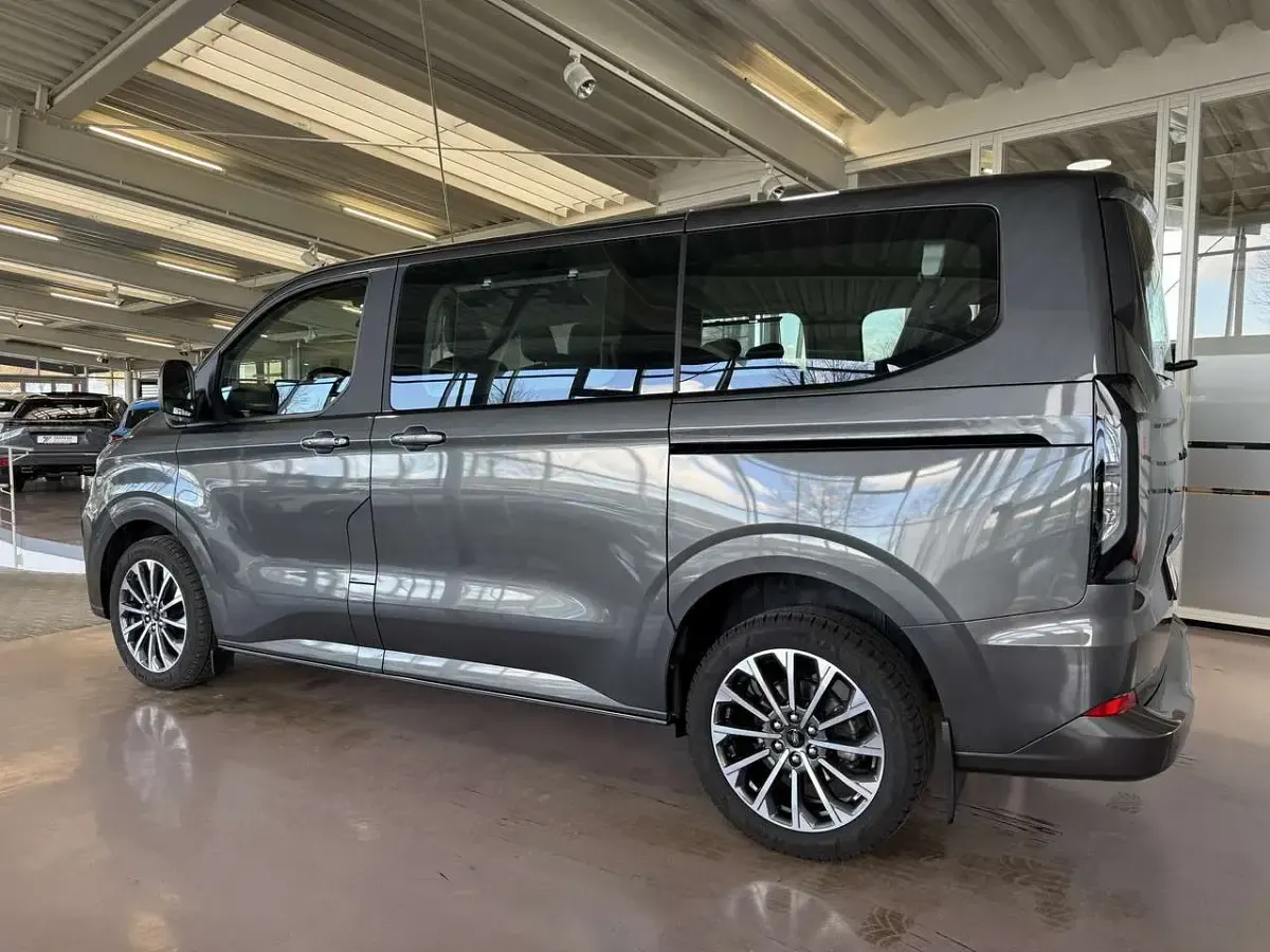 Gebraucht Ford Tourneo Custom Titanium 170 PS (125 kW) 2025 Magneticgrau (metallic) Van