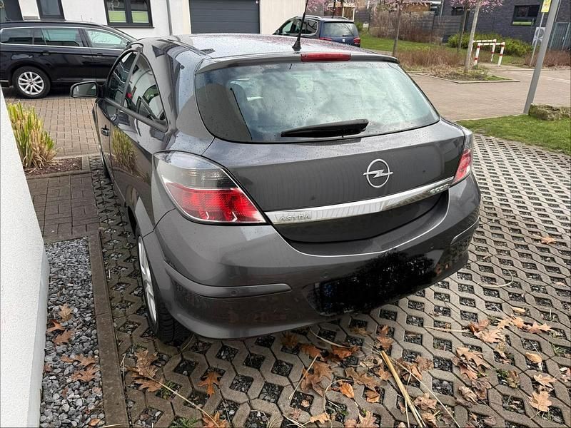 Gebraucht Opel Astra 90 PS (66 kW) 2008 Schwarz Coupé