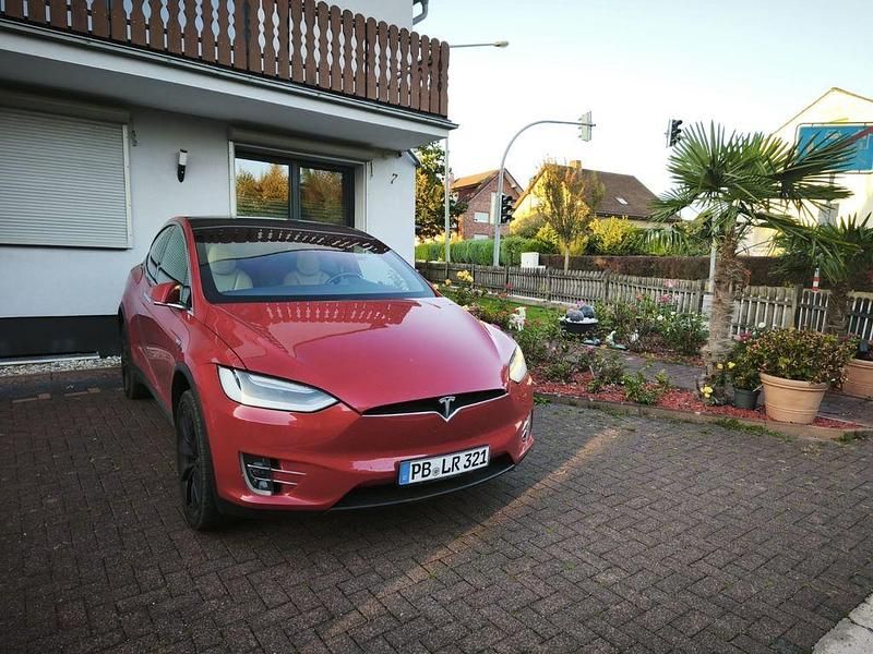 Rot Gebraucht 2016 Tesla Model X SUV | 34.300 € - Bild 1/4