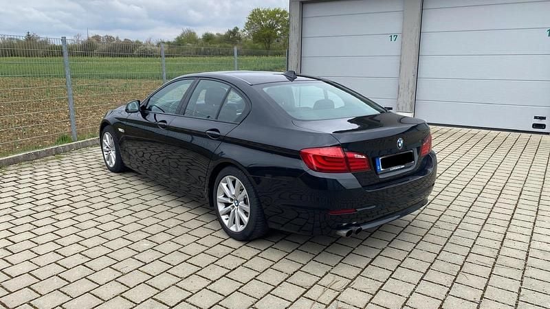Second-hand BMW 520 Efficient Dynamics 184 CP (135 kW) 2011 Negru Berlinǎ
