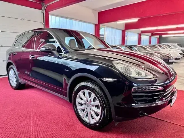 Gebraucht Porsche Cayenne 281 PS (206 kW) 2012 Tiefschwarzmetallic SUV
