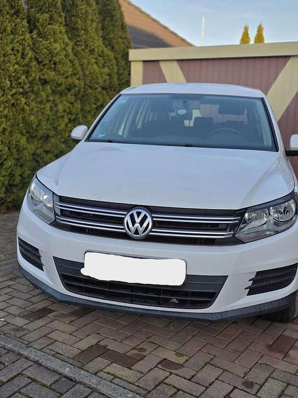 Gebraucht VW Tiguan Trendline 122 PS (89 kW) 2011 Weiß SUV