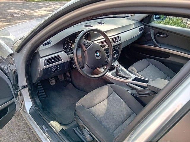 Gebraucht BMW 318 143 PS (105 kW) 2008 Silber Limousine