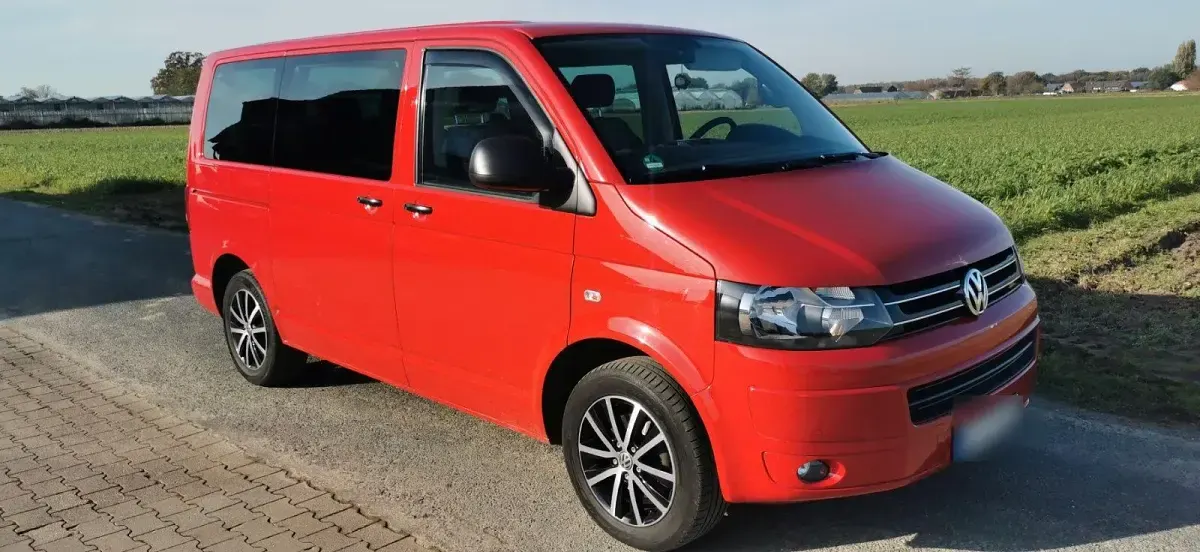 Gebraucht VW Multivan 140 PS (102 kW) 2013 Rot Van / Kleinbus