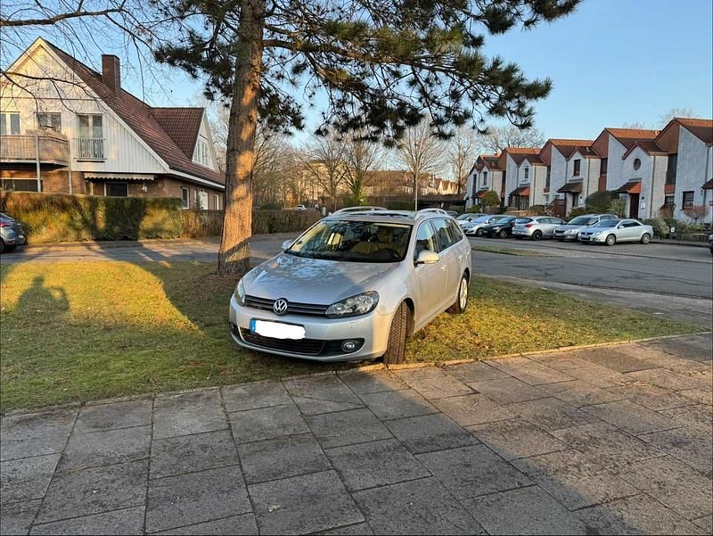 Gebraucht VW Golf VI Highline 120 PS (88 kW) 2010 Silber Kleinwagen