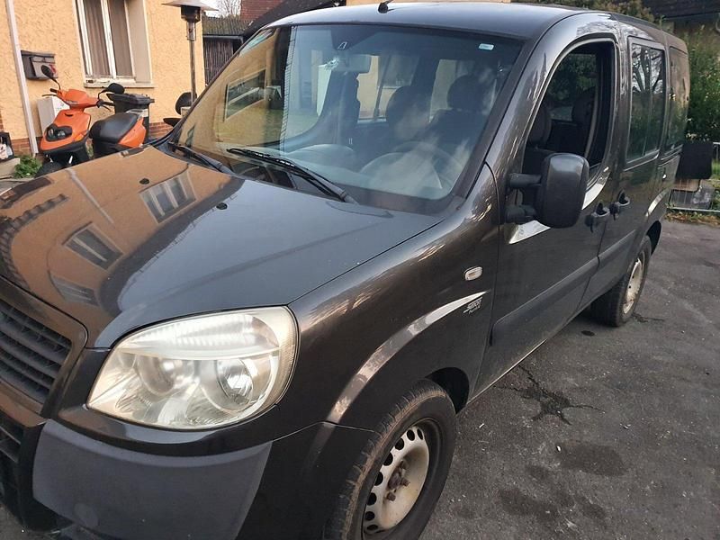 Grau Gebraucht 2008 Fiat Doblò Van / Kleinbus | 1.950 € (Superpreis) - Bild 1/4