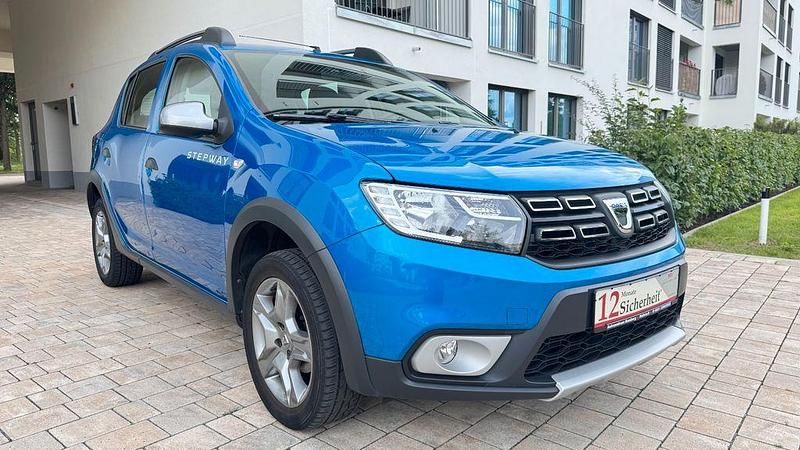 Blau Gebraucht 2019 Dacia Sandero Celebration Kleinwagen | 10.490 € (Fairer Preis) - Bild 1/4