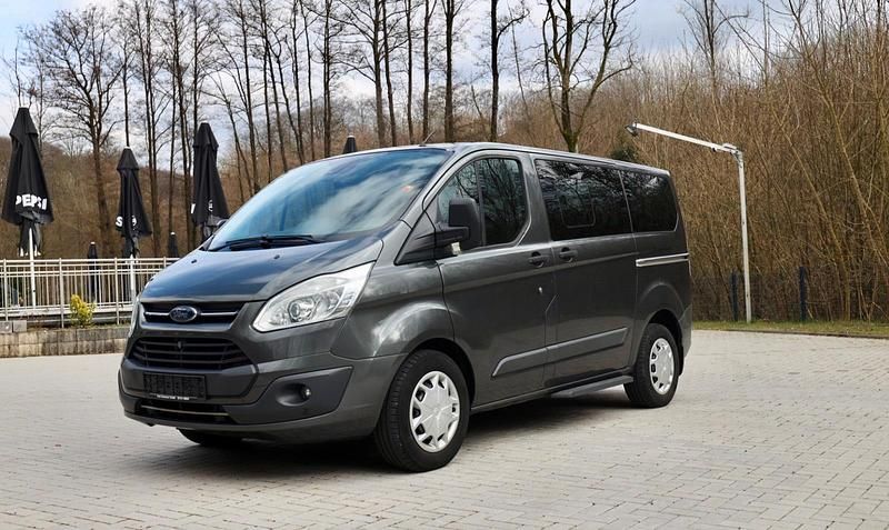 Gebraucht Ford Tourneo 130 PS (95 kW) 2016 Grau Van / Kleinbus