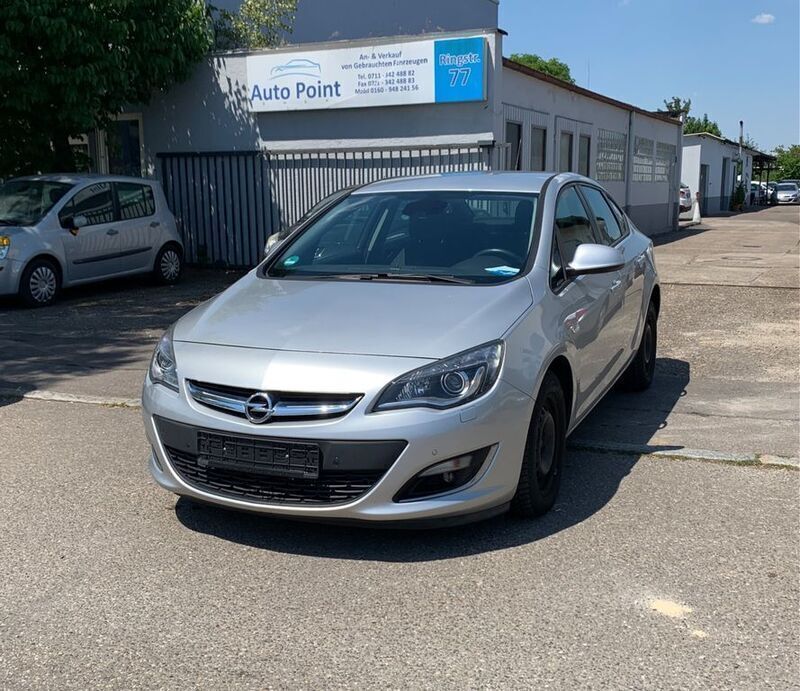 Silber Gebraucht 2013 Opel Astra Limousine | 5.300 € (Guter Preis) - Bild 1/4