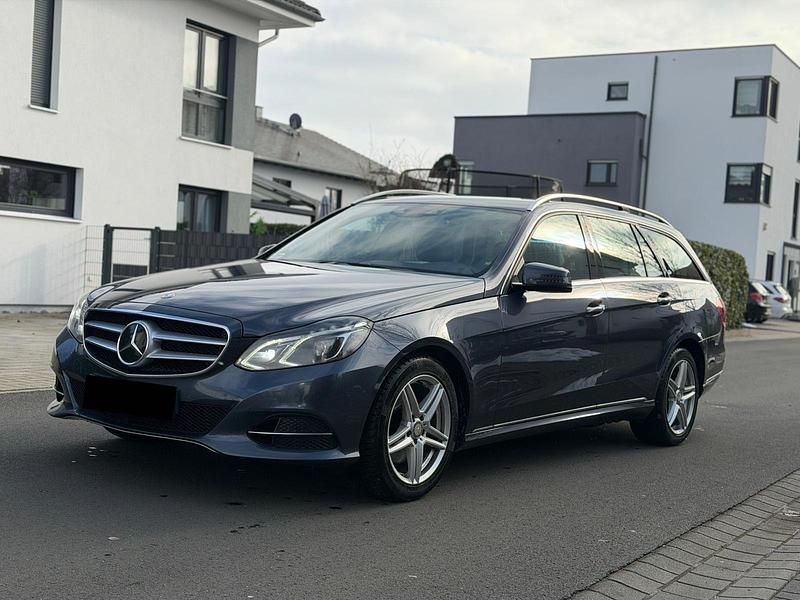 Gebraucht Mercedes E350 Avantgarde 252 PS (185 kW) 2014 Blau Kombi