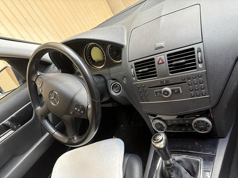 Gebraucht Mercedes C200 136 PS (100 kW) 2011 Silber Kombi