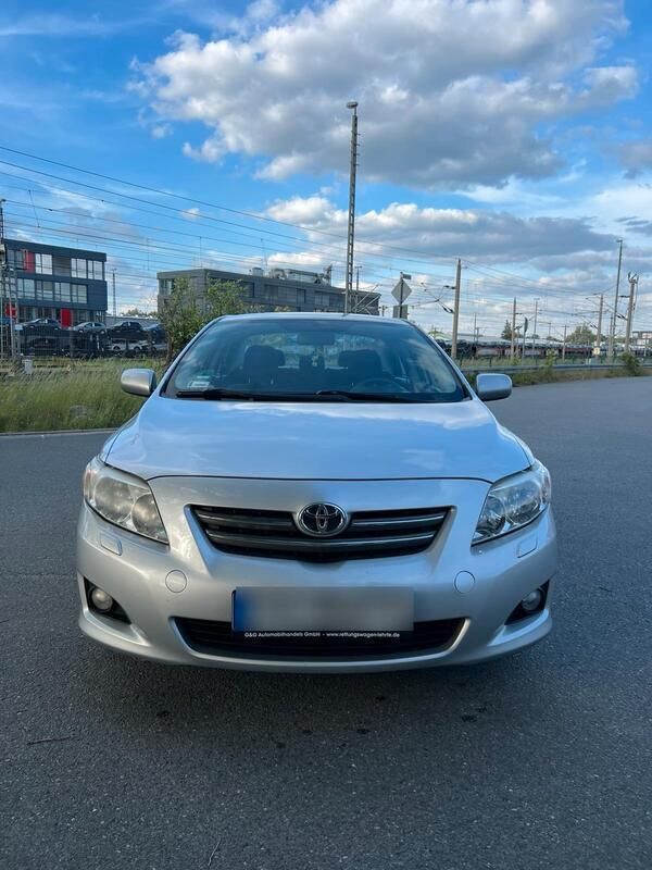 Silber Gebraucht 2010 Toyota Corolla Limousine | 3.200 € (Superpreis) - Bild 1/4