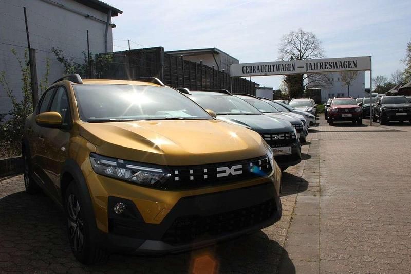 Neu Dacia Sandero Expression 110 PS (80 kW) 2026 Amber yellow Kleinwagen