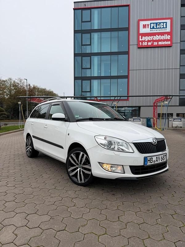 Weiß Gebraucht 2013 Skoda Fabia Exclusive Kleinwagen | 7.200 € (Teuer) - Bild 1/4