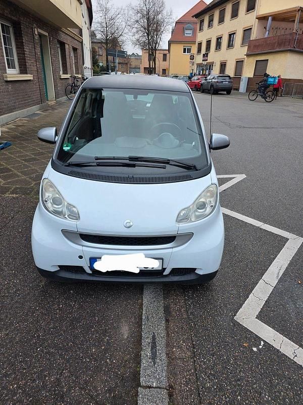 Weiß Gebraucht 2009 Smart ForTwo Coupé Passion Coupé | 2.900 € (Fairer Preis) - Bild 1/4