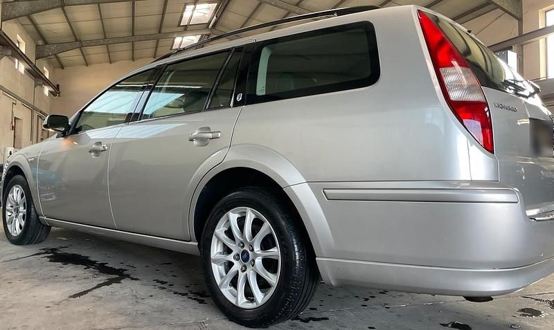 Gebraucht Ford Mondeo 131 PS (96 kW) 2005 Grau Kombi