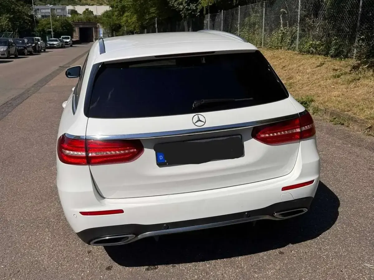 Gebraucht Mercedes E300 AMG line 245 PS (180 kW) 2018 Weiß Kombi