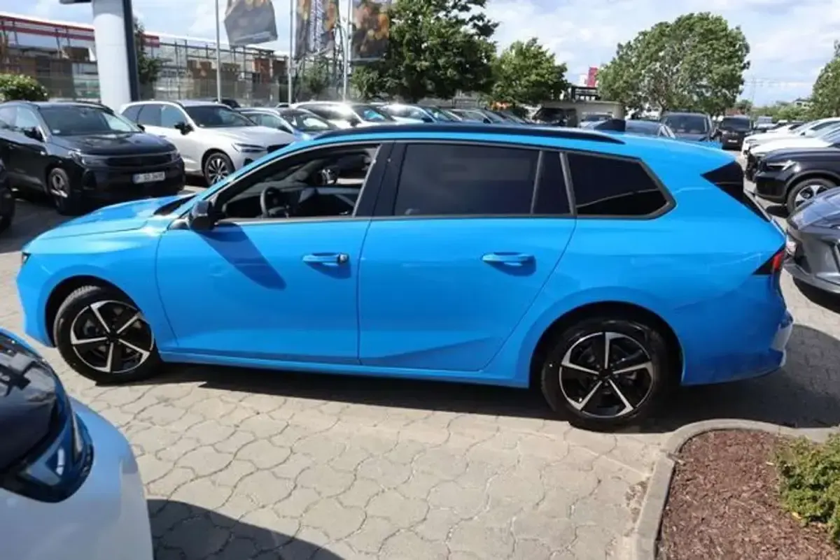 Neu Opel Astra Edition 131 PS (96 kW) 2025 Athletik blau Kombi