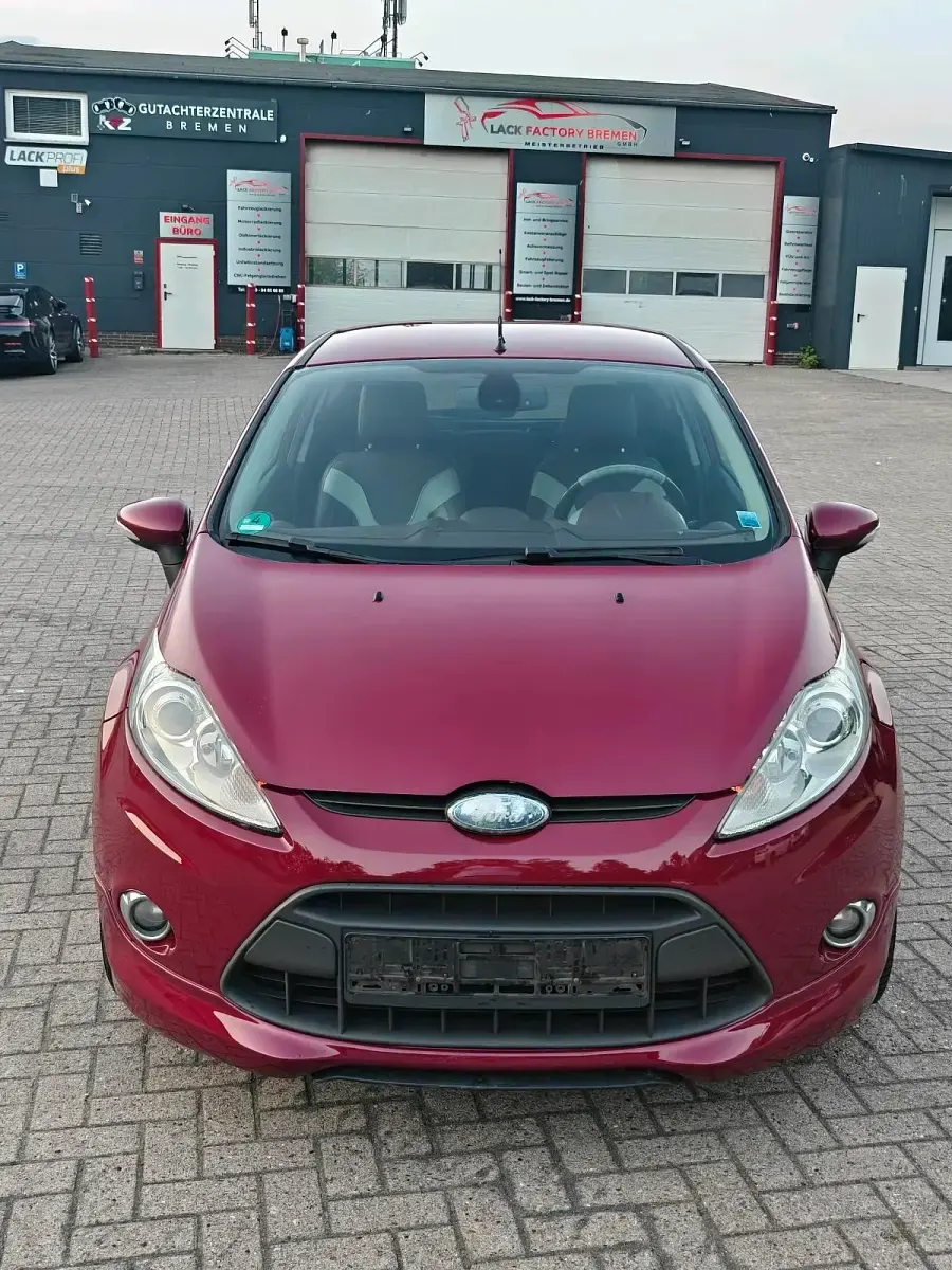 Gebraucht Ford Fiesta Titanium 90 PS (66 kW) 2010 Rot Kleinwagen
