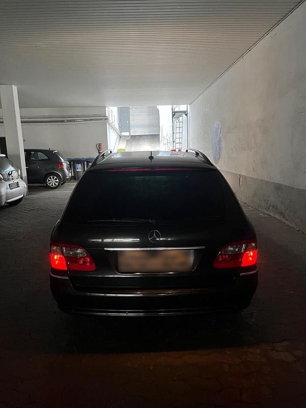 Gebraucht Mercedes E220 Elegance 170 PS (125 kW) 2007 Schwarz Kombi