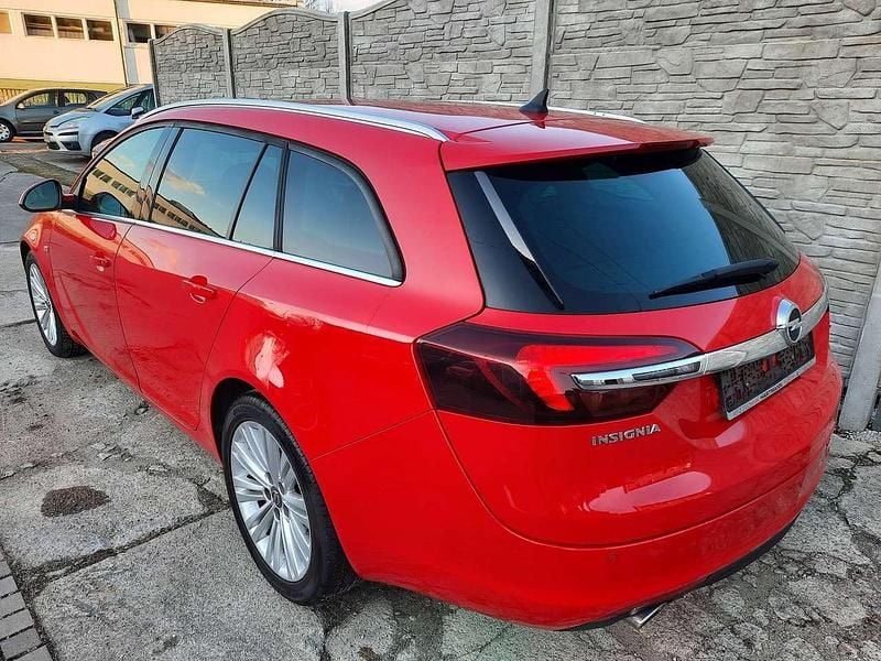 Usado Opel Insignia 170 HP (125 kW) 2015 Vermelho Carrinha