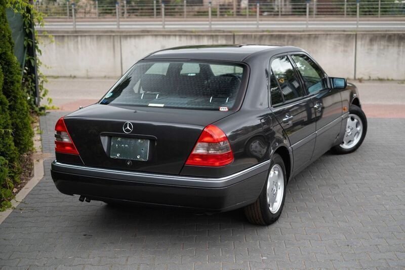 Gebraucht Mercedes C220 Classic 150 PS (110 kW) 1993 Schwarz Limousine