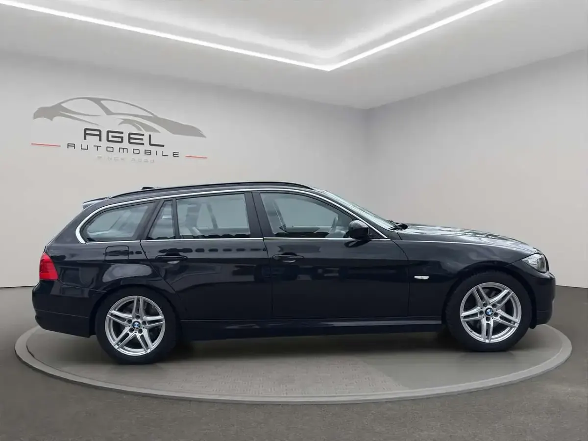Gebraucht BMW 325 204 PS (150 kW) 2011 Black sapphire metallic Kombi