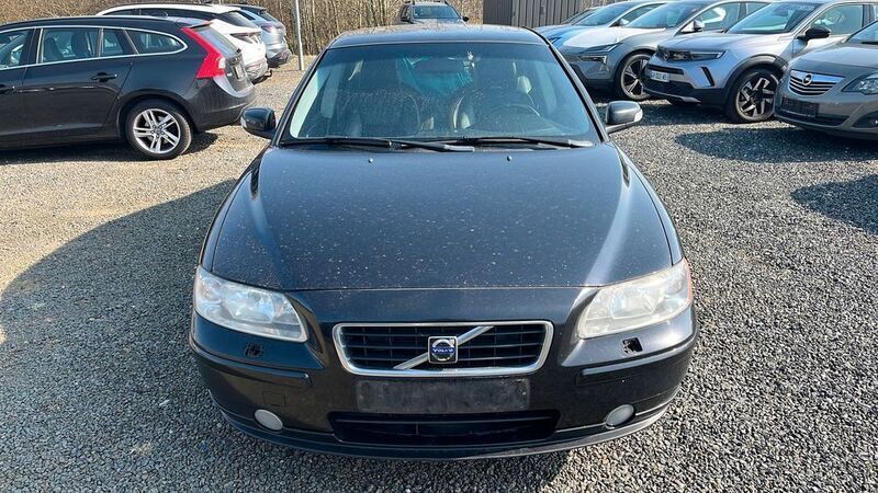 Schwarz Gebraucht 2008 Volvo S60 Momentum Limousine | 1.900 € (Fairer Preis) - Bild 1/4