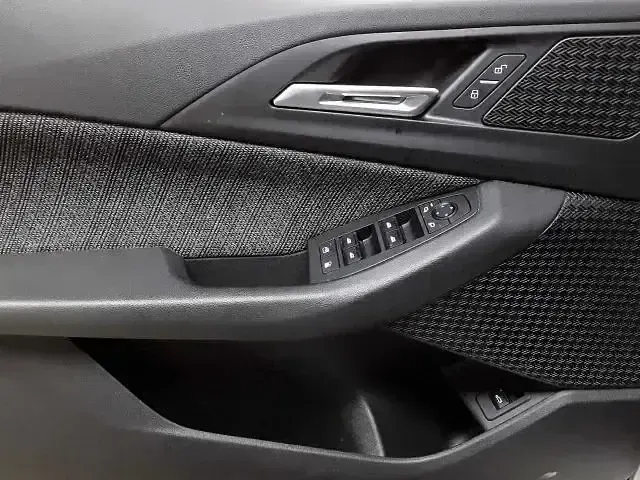 Gebraucht BMW 230e Active Tourer Performance 150 PS (110 kW) 2023 Alpinweiß Van / Kleinbus