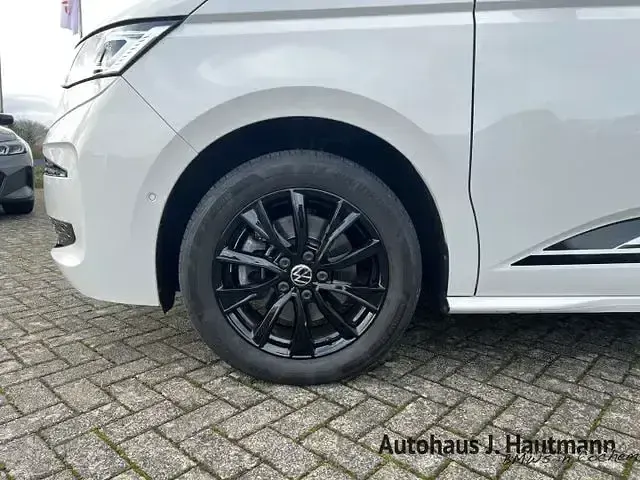 Gebraucht VW Multivan Edition 150 PS (110 kW) 2024 Weiß Van / Kleinbus